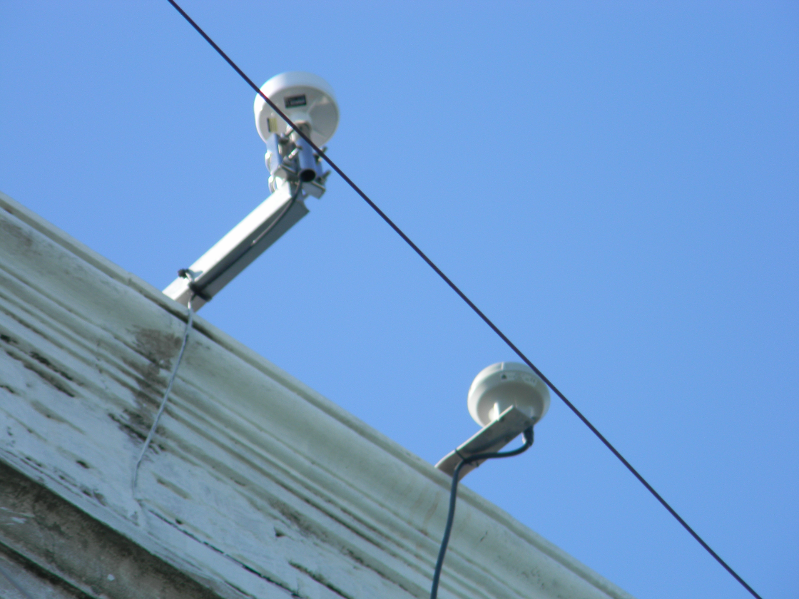 Antenas AIS y GPS de una estación base