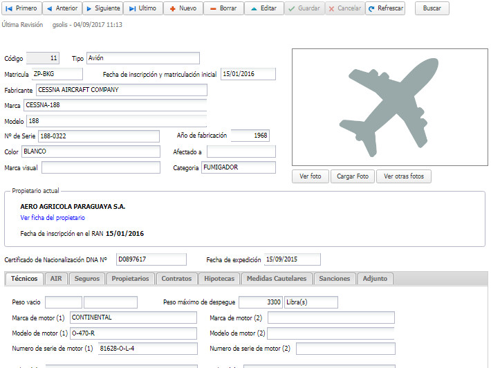 Ficha de aeronave con su matrícula, datos técnicos y propietario